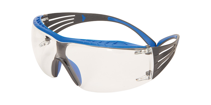 Grâce à des designs modernes, à un esthétisme supérieur et à un traitement du verre avancé, 3M propose un grand choix pour une protection optimale des yeux. Le revêtement antibuée et la résistance aux éraflures sont importants pour les lunettes de protection à vision intégrale.