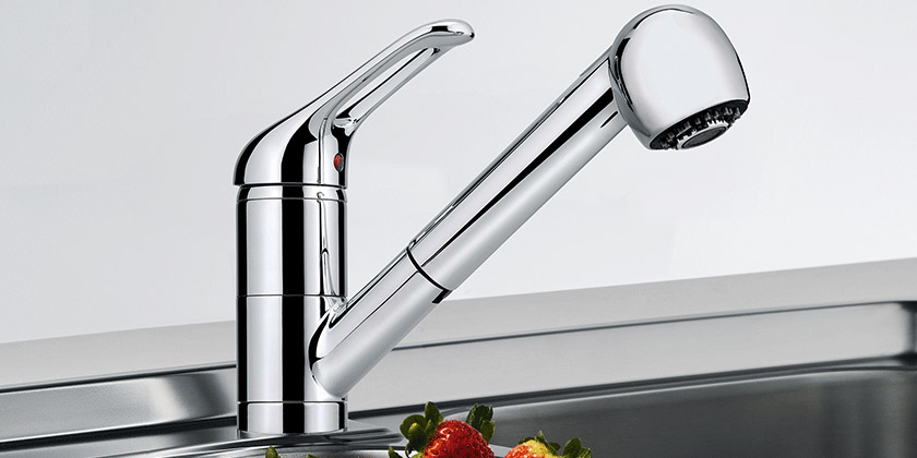 Ce robinet classique avec commande par le haut et bec fixe ou goulot extensible présente de nombreux avantages
