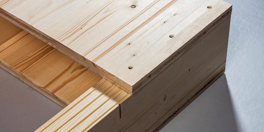 <p>Les colles COLLANO sont également parfaites pour la fabrication de composants et d’éléments en bois ainsi que pour le montage de bois, de dérivés du bois et d’éléments hybrides dans la construction.</p>