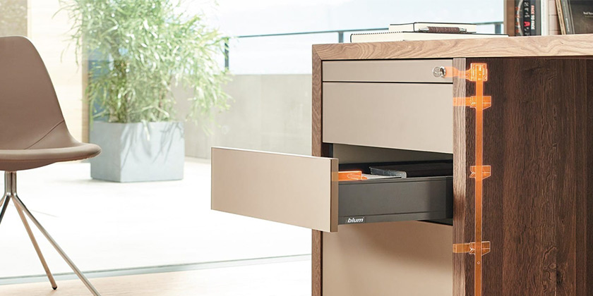 Le système de verrouillage Cabloxx accroît la sécurité des meubles haut de gamme et peut être installé dans différents systèmes de tiroirs et de coulisses. Il est ainsi possible de protéger en des documents personnels et des objets précieux.
