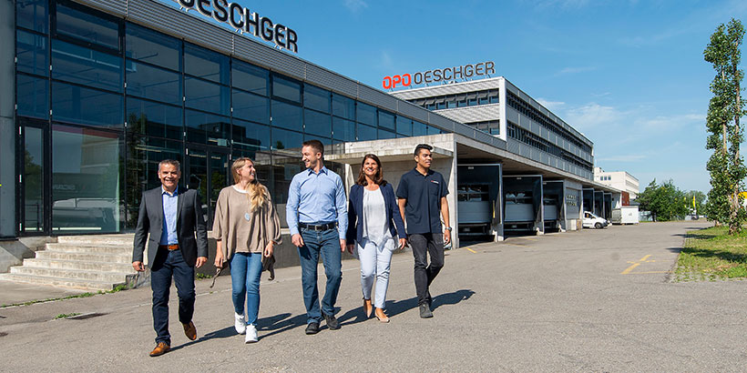 <p>Bereits über 270 Angestellte arbeiten an sechs Standorten in der ganzen Schweiz und am Hauptsitz in Zürich-Kloten. Neue Abteilungen wie der Bereich E-Business sowie die Automatisierung des Lagers zeugen von der rasanten Entwicklung des Unternehmens.</p>
