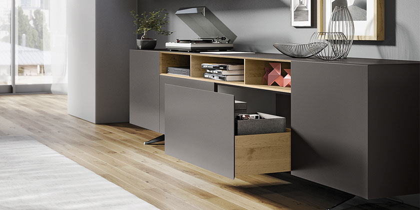 La nouvelle génération de la coulisse Actro 5D de HETTICH se marie parfaitement au design unique de meubles, aux joints fins et aux formats de façades généreux.
