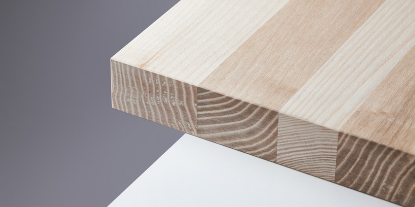 <p>Les colles à dispersion et les colles PUR monocomposant réactives de COLLANO sont les plus utilisées pour le collage du bois massif ou des matériaux dérivés du bois.</p>