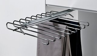 Ausziehbarer Hosenhalter HETTICH