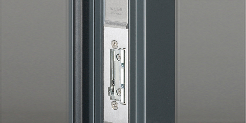 Mit einem elektrischen Türöffner lässt sich jede Türe einfach auf Knopfdruck entriegeln. Ob Standardanwendungen, Feuer- und Rauchschutz oder Sonderanwendungen: Hier finden Sie für jede Einbausituation den passenden Elektro-Türöffner.